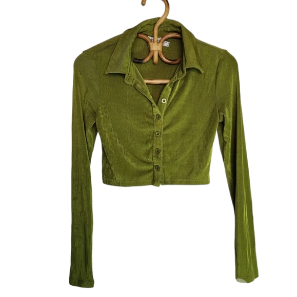 Princess Polly Tops - Green princess Polly buttondown longleeve